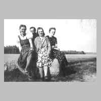 057-0005 Die schoenen Maedchen aus Neu Ilischken 1941.jpg